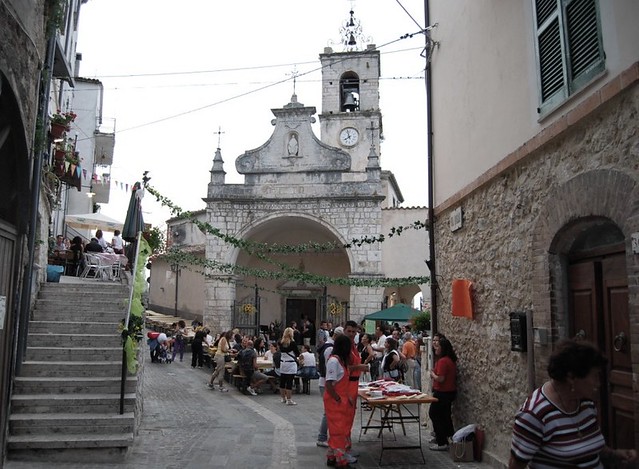 veduta del centro storico del borgo di pretoro Chiesa di San Nicola